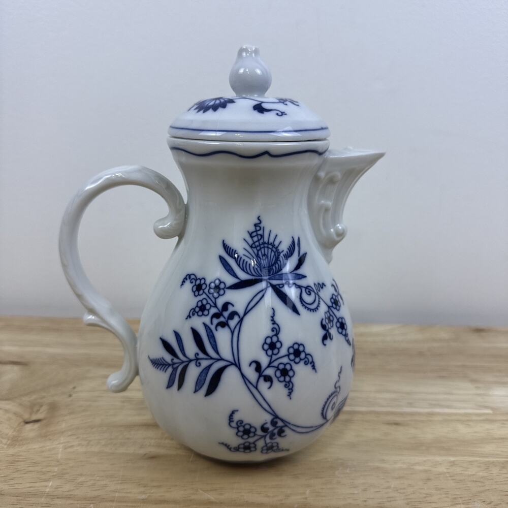 Vintage Blue Danube Japan Blue Onion Porcelain Coffee Pot w/ Lid 8”